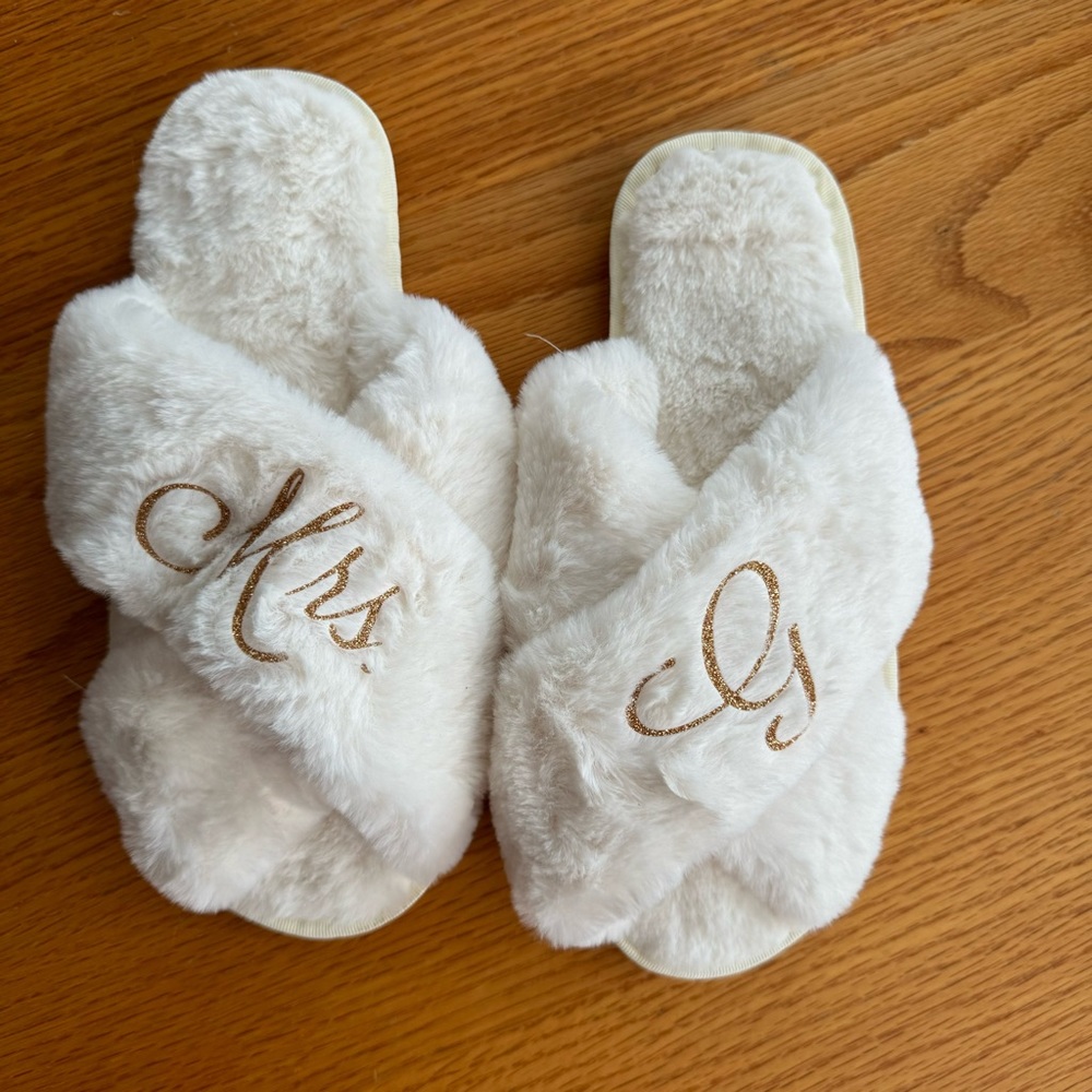 COPY - BRIDAL SOFT FLUFFY COSY SLIPPERS WHITE AND GOLD MRS G, NEW, never worn